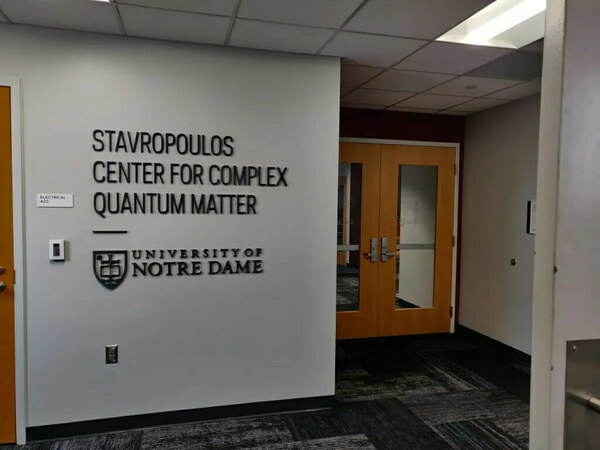 Located on the fourth floor of the Nieuwland Hall of Science, the Stavropoulos Center for Complex Quantum Matter researches, among other things, novel materials for quantum computing.